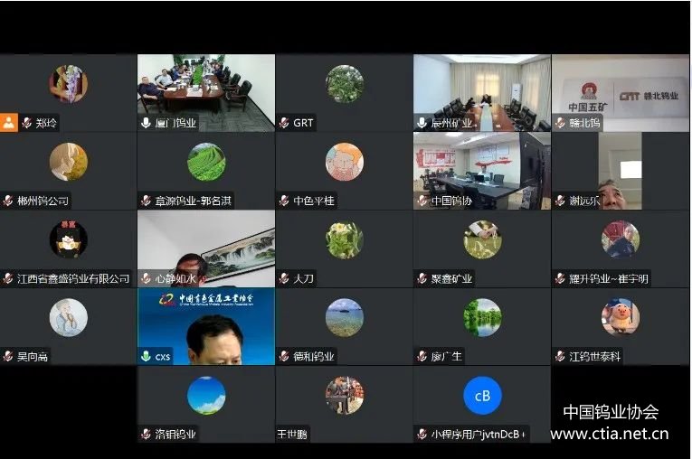 與會(huì)人員云合影 與會(huì)人員云合影